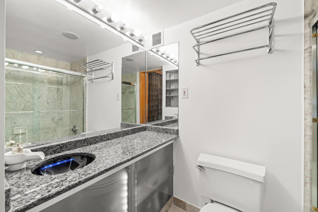 300 Rector Place, Unit 8B photo 7