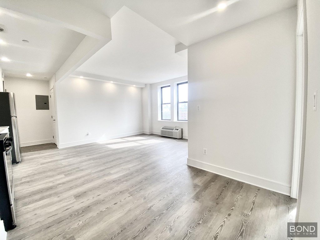 45 West 81st Street, Unit 11B photo 2