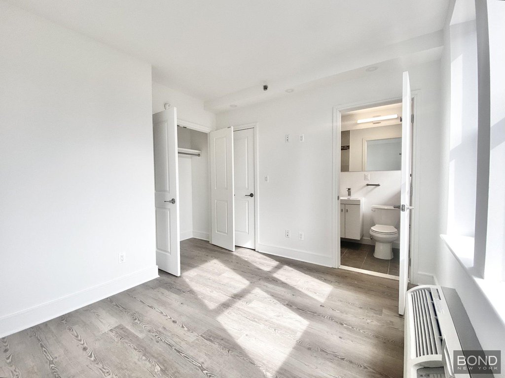 45 West 81st Street, Unit 11B photo 7