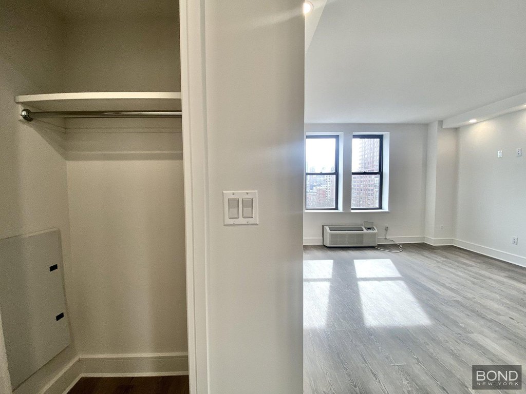 45 West 81st Street, Unit 11B photo 14