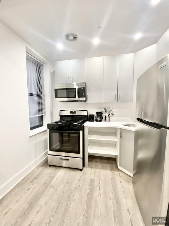 45 West 81st Street, Unit 14L photo 8