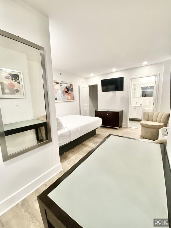 45 West 81st Street, Unit 15G photo 2
