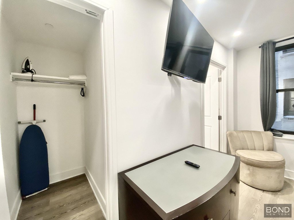 45 West 81st Street, Unit 12J photo 7