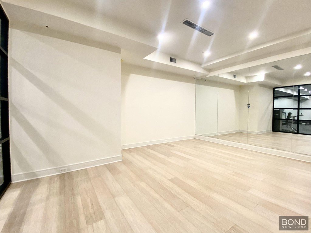 45 West 81st Street, Unit 12J photo 11