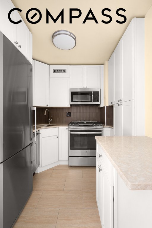 245 East 24th Street, Unit 16E photo 4
