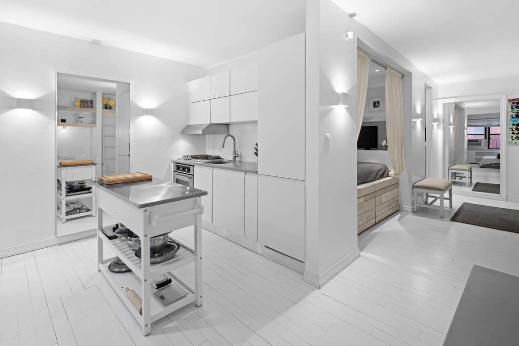 50-54  East 8th Street, Unit 2I photo 3