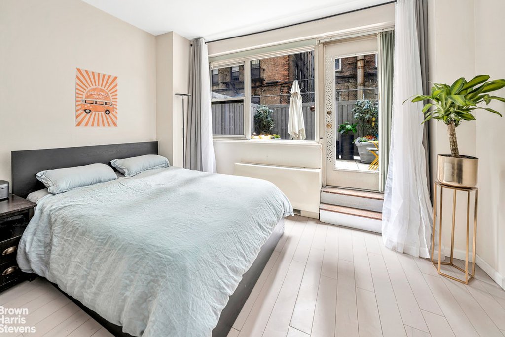 321 East 48th Street, Unit 1L photo 3