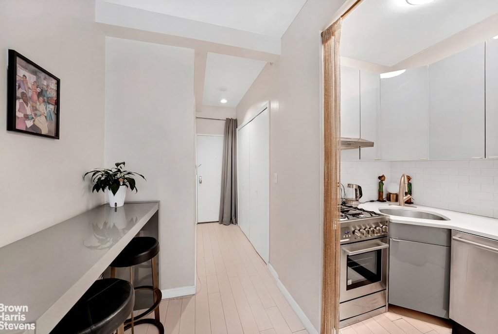321 East 48th Street, Unit 1L photo 6