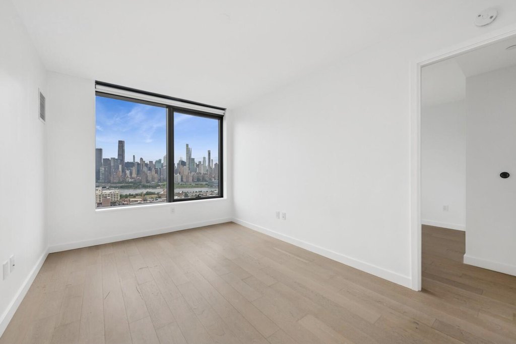 3 Court Square, Unit 3201 photo 2