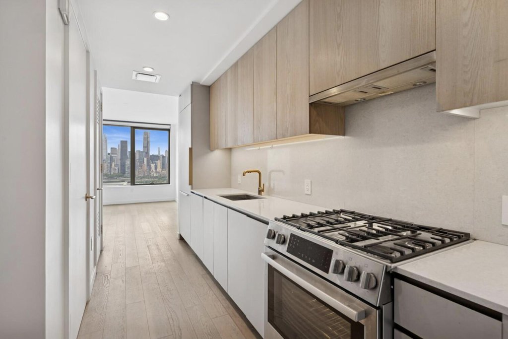 3 Court Square, Unit 3201 photo 3