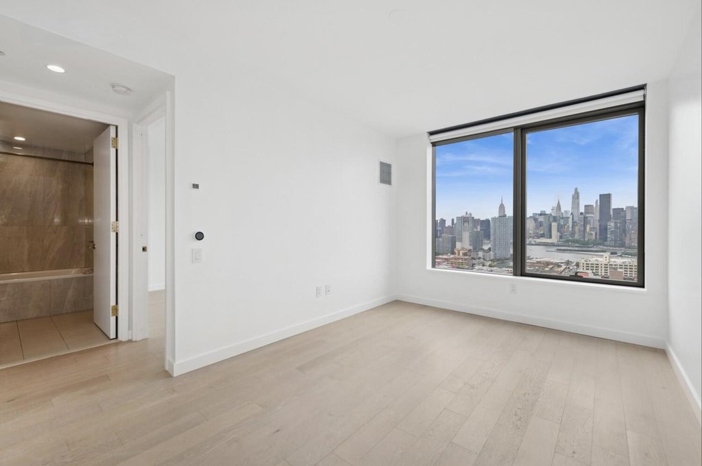 3 Court Square, Unit 3201 photo 4
