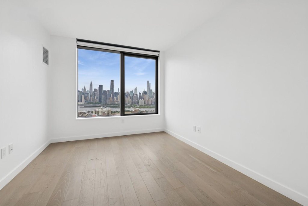 3 Court Square, Unit 3201 photo 6