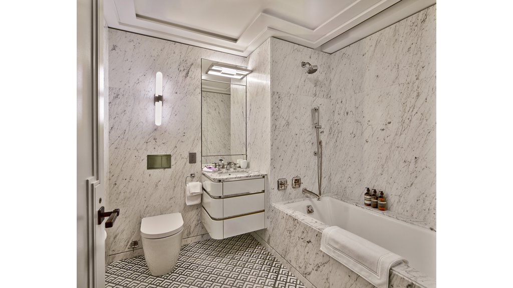 303 Park Avenue, Unit 2407 photo 3