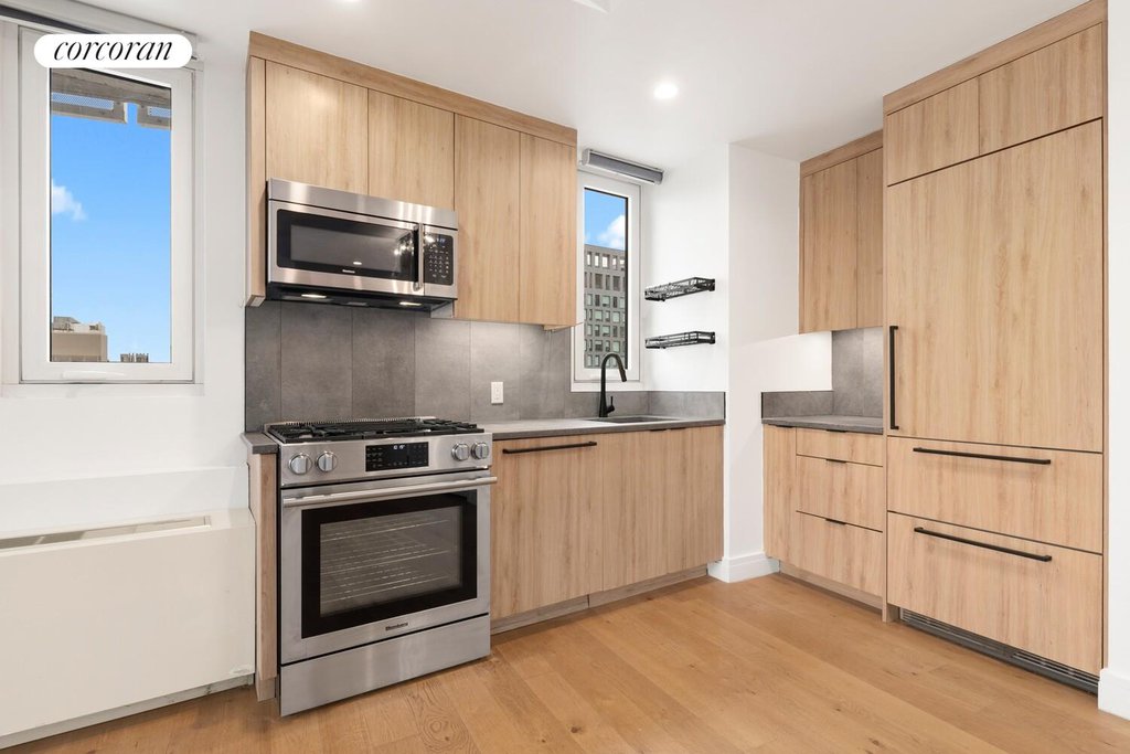 24-16 Queens Plaza South, Unit 20A photo 5