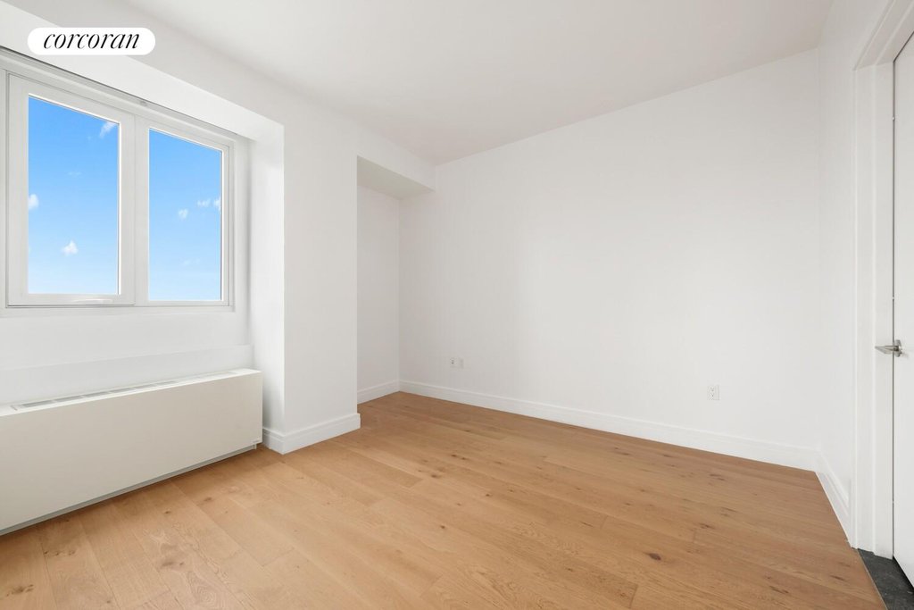 24-16 Queens Plaza South, Unit 20A photo 8