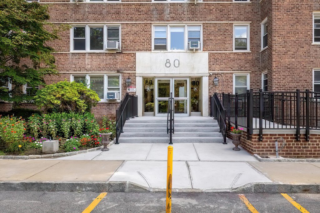 80 Knolls Crescent, Unit 6M