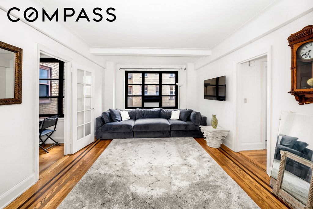 235 East 22nd Street, Unit 12T photo 2