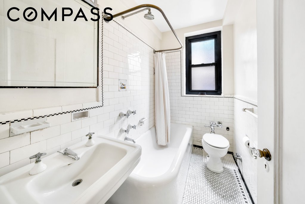 235 East 22nd Street, Unit 12T photo 5