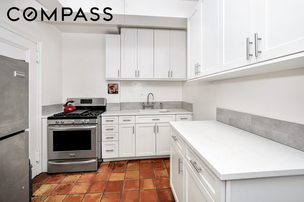 235 East 22nd Street, Unit 12T photo 6