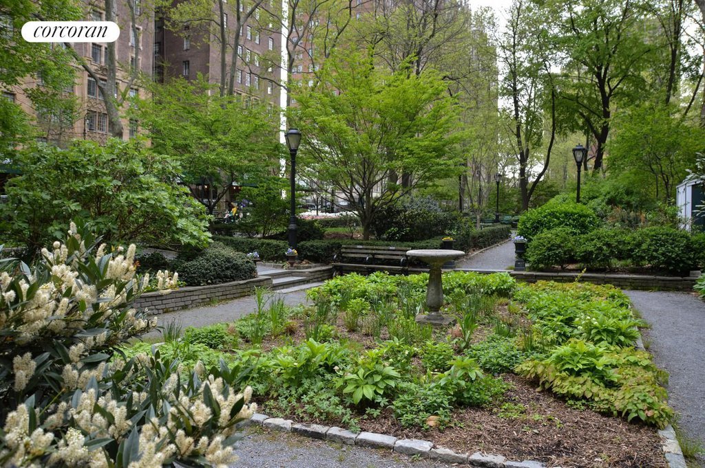 5 Tudor City Place, Unit 912 photo 9