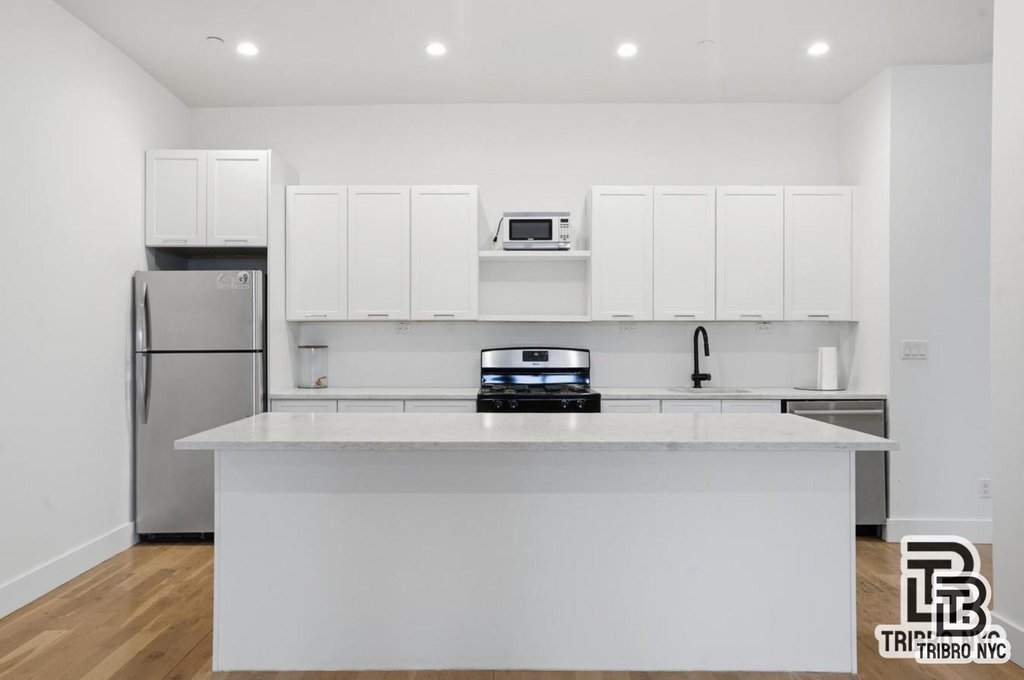 496 Broadway, Unit 4 photo 2