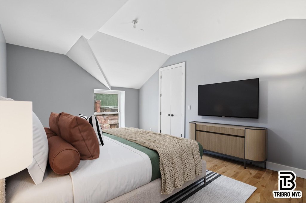 496 Broadway, Unit 4 photo 4