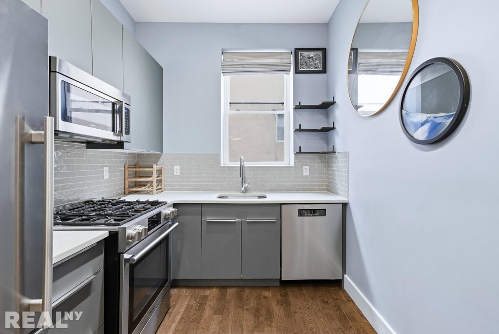 627 Wilson Avenue, Unit 2 photo 2