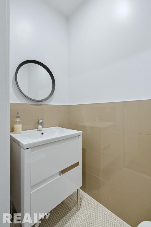 627 Wilson Avenue, Unit 2 photo 6