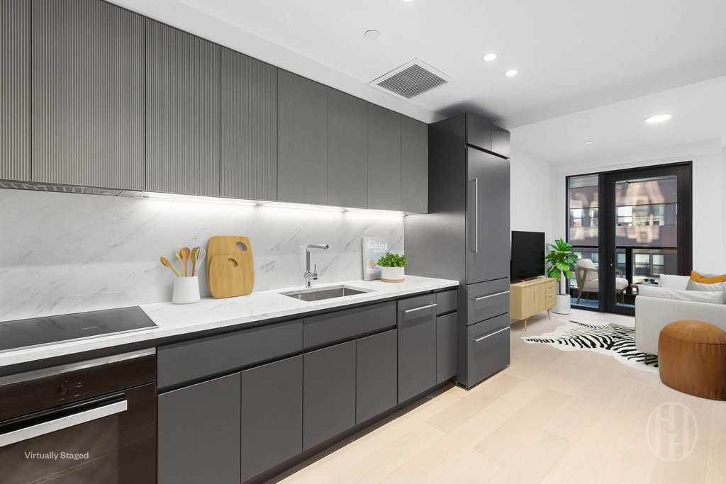 300 West 30th Street, Unit 4E