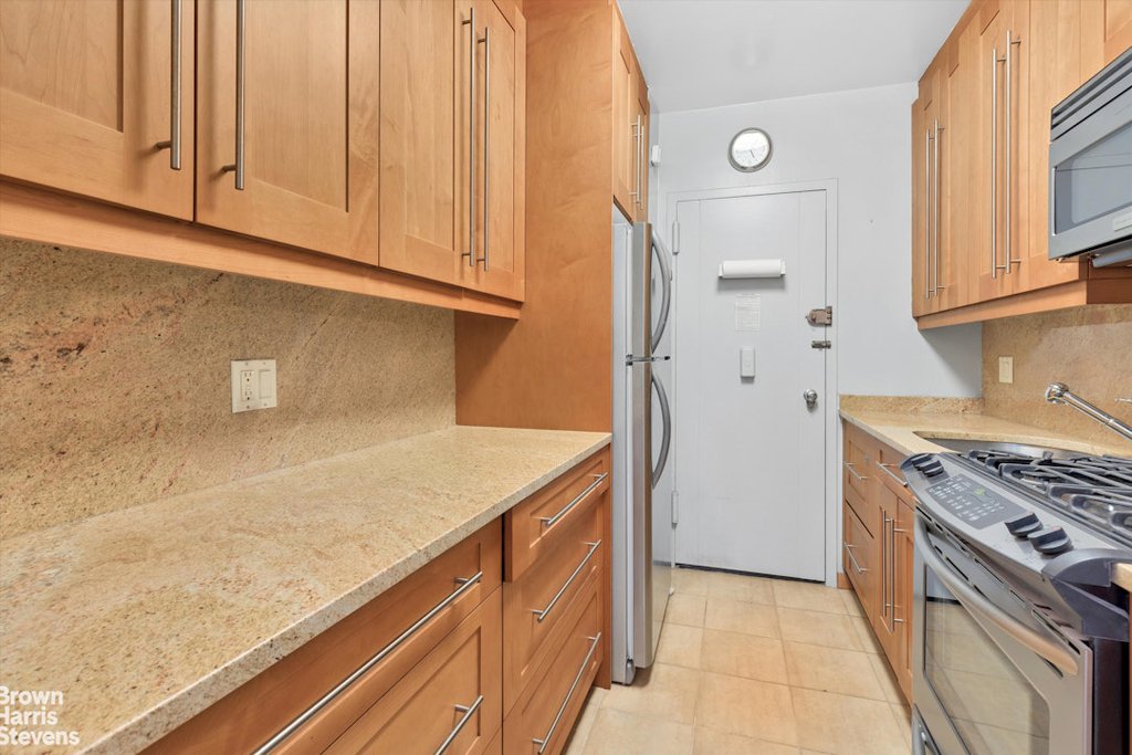 60 Sutton Place South, Unit 2NS photo 2