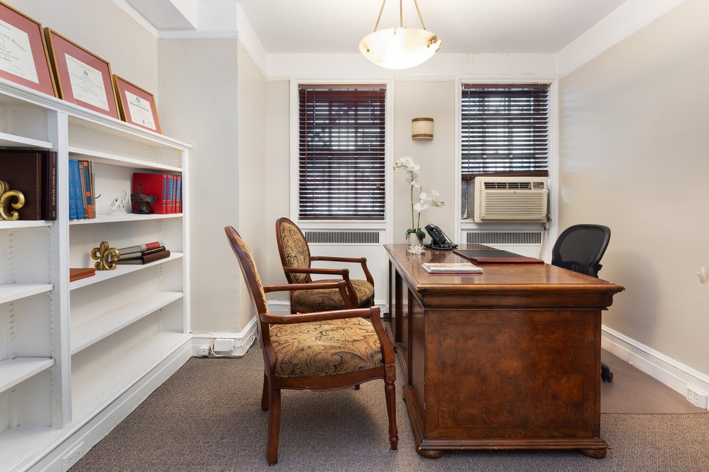 895 Park Avenue, Unit 1B photo 3