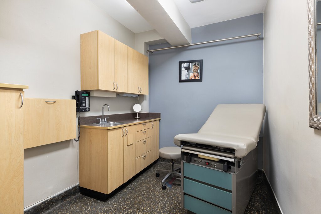 895 Park Avenue, Unit 1B photo 4