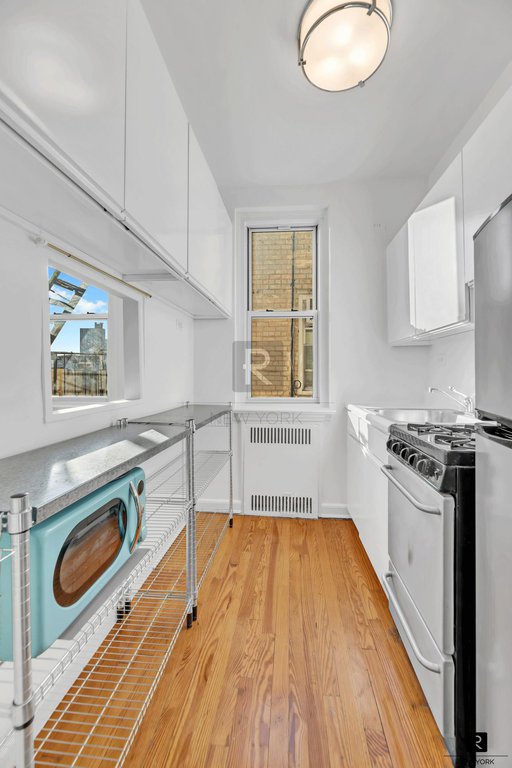 310 West 55th Street, Unit 6K photo 4