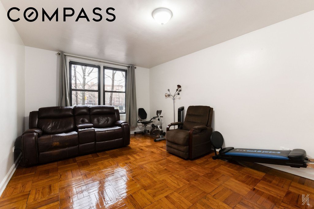 33-24 Junction Boulevard, Unit 1R photo 2