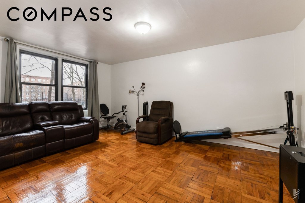 33-24 Junction Boulevard, Unit 1R photo 3