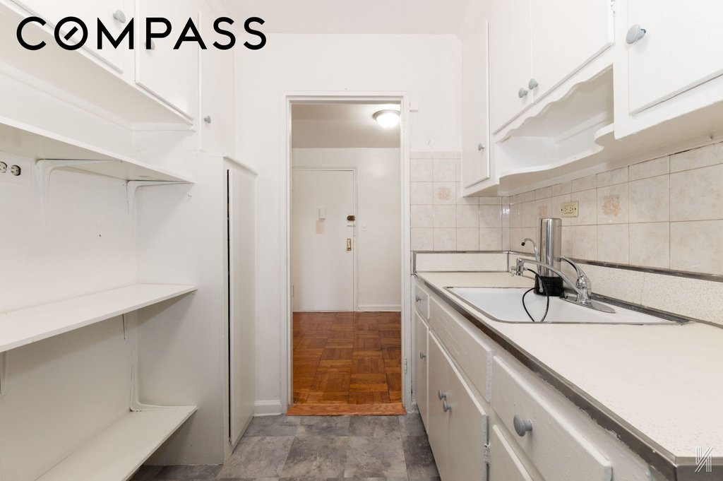 33-24 Junction Boulevard, Unit 1R photo 8