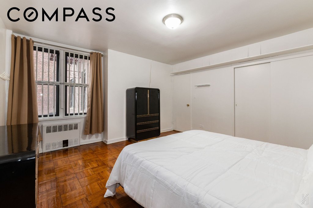 33-24 Junction Boulevard, Unit 1R photo 14