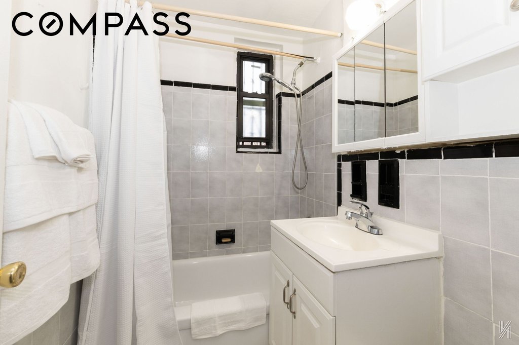 33-24 Junction Boulevard, Unit 1R photo 16