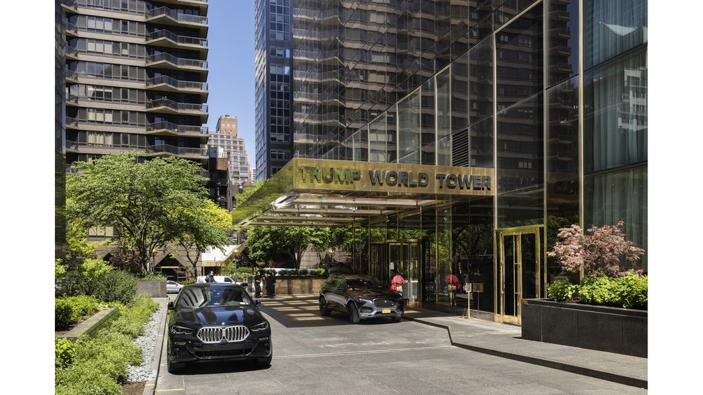 845 United Nations Plaza, Unit 82B photo 14