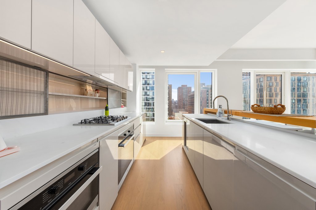 202 Broome Street, Unit 9M photo 3