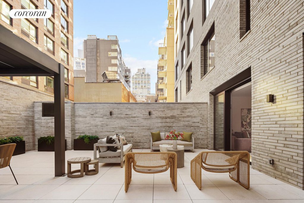 428 West 19th Street, Unit THB photo 4