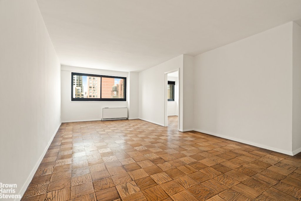 1725 York Avenue, Unit 17G