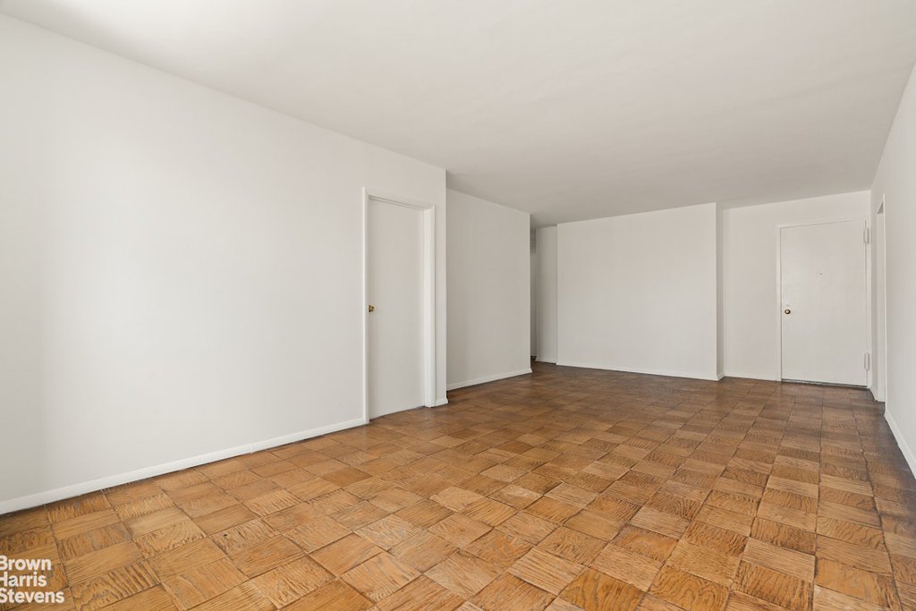 1725 York Avenue, Unit 17G photo 2