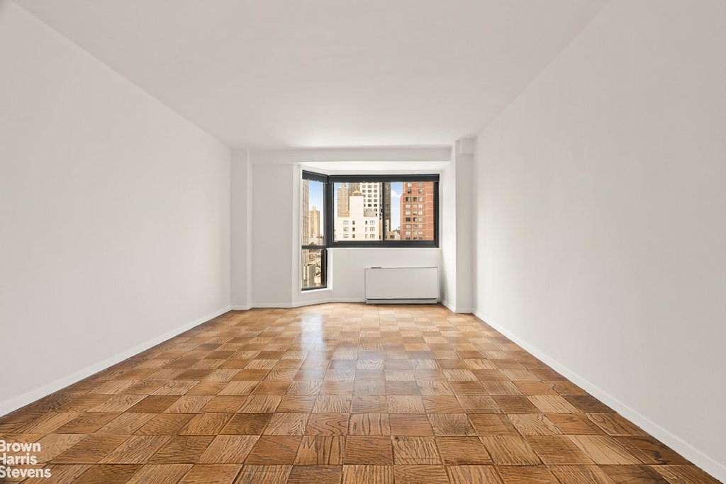 1725 York Avenue, Unit 17G photo 3