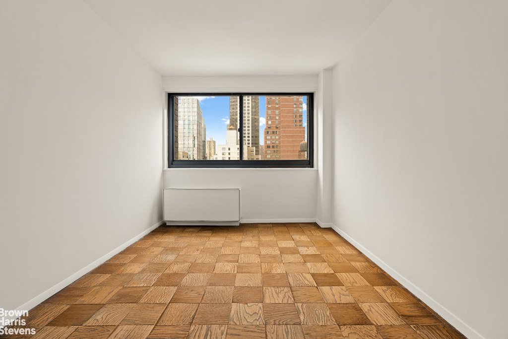 1725 York Avenue, Unit 17G photo 4