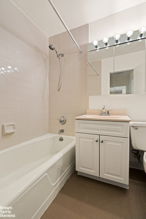 1725 York Avenue, Unit 17G photo 6