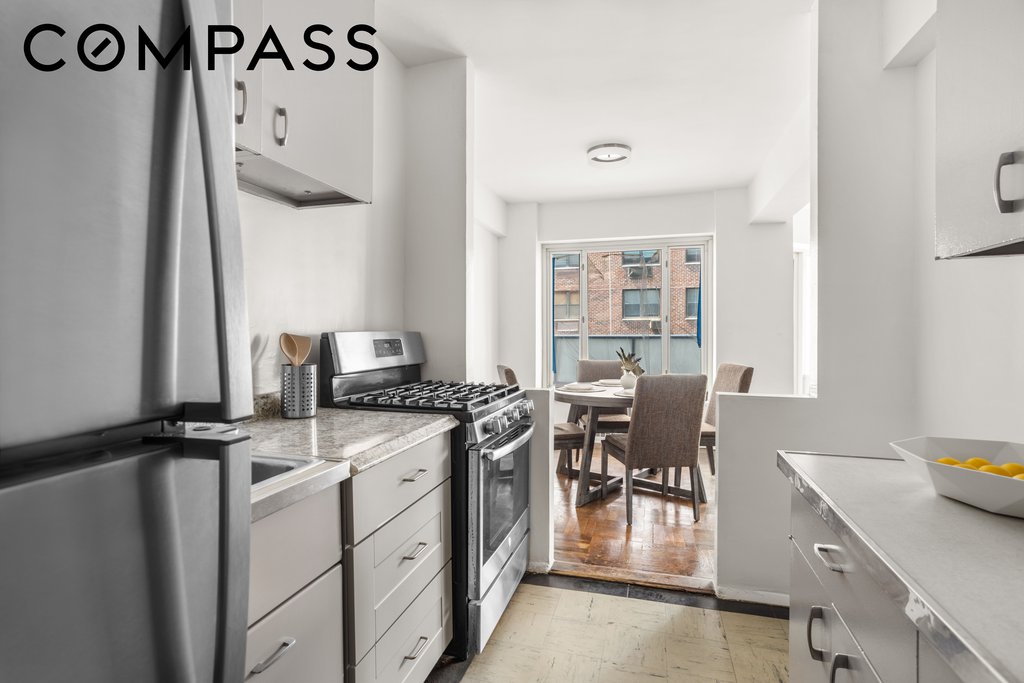36 Sutton Place South, Unit 11D photo 4