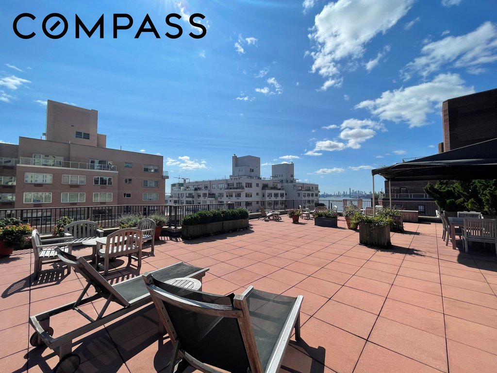 36 Sutton Place South, Unit 11D photo 9