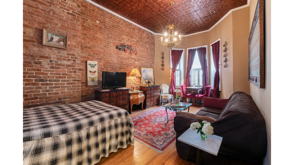 136 West 70th Street, Unit 3