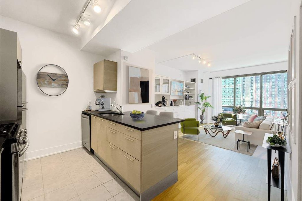 350 West 42nd Street, Unit 15H photo 2